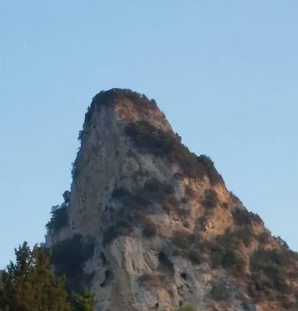 Feakia 1