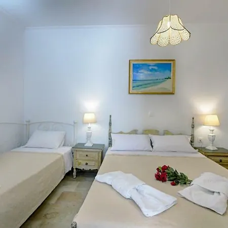 Casă la țară Feakia 1